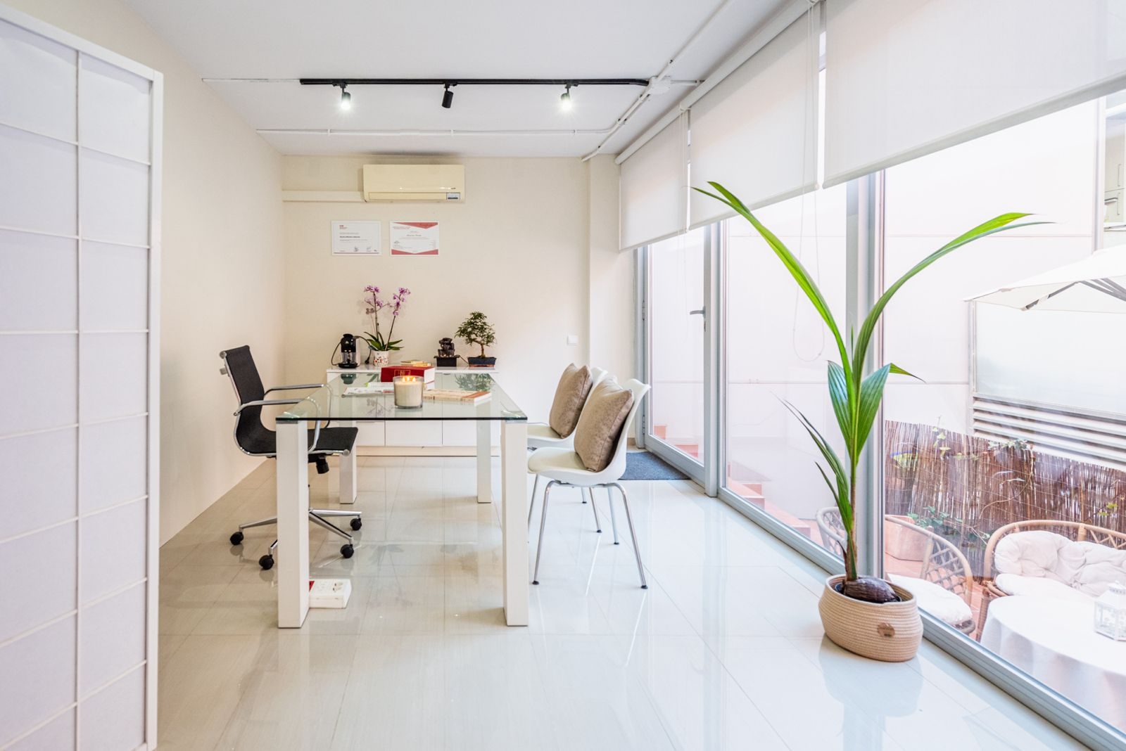 Espacio de trabajo con vistas al jardín